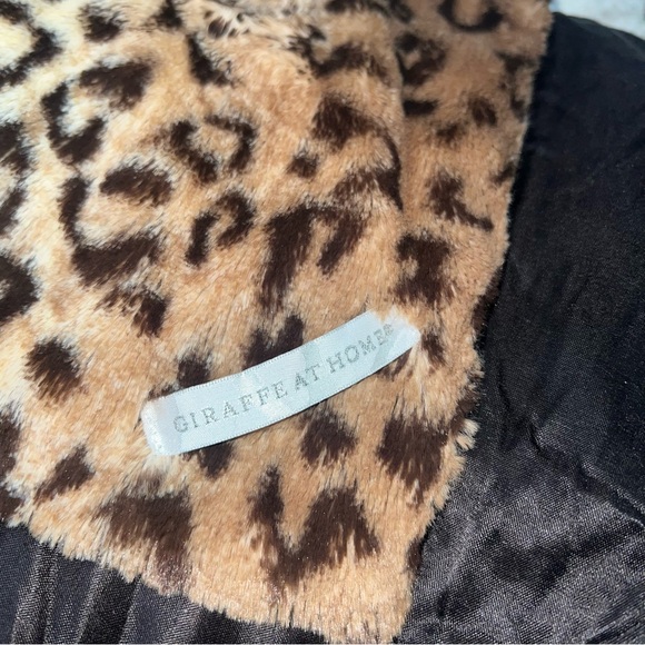 Giraffe at home Espresso Leopard
Soft Faux Fur Luxe Throw Blanket
60"x88" - Picture 3 of 4